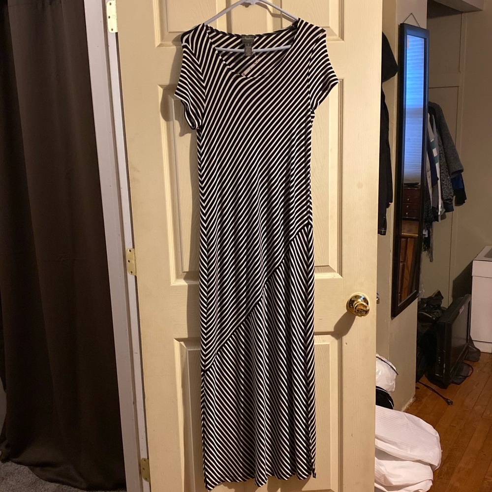 Flowy black and white maxi dress